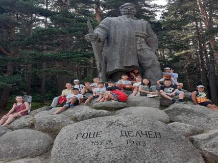Попови Ливади хотел Пири